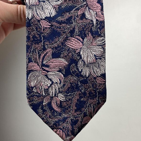 Camden Court Tie Mens Classic Woven Floral Necktie Dress Accessory Pink Navy - Picture 2 of 6